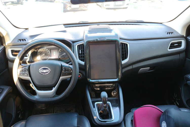 SWM斯威汽车 SWM斯威X7 2018款 1.5T 手动豪华型 7座中控内饰12