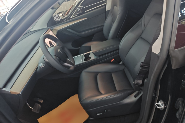 特斯拉 Model Y 2022款 改款 后轮驱动版中控内饰19