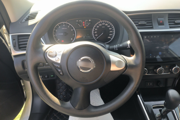 日产 轩逸 2021款 经典 1.6XL CVT豪华版中控内饰13