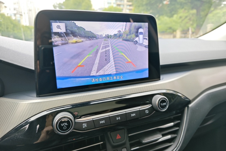 福特 福克斯 2020款 两厢 EcoBoost 180 自动锋潮型中控内饰7002