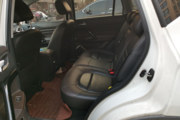 广汽传祺 传祺GS4 2017款 235T 手动两驱豪华版中控内饰21