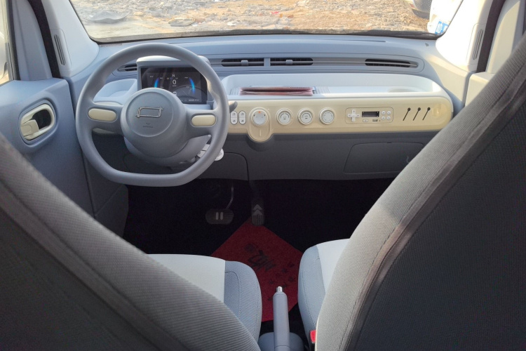 奔腾小马 2025款 222km 灵动马中控内饰7002