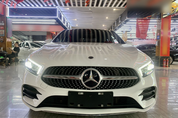 奔驰A级 2022款 改款二 A 200 L 运动轿车时尚型车身外观6004