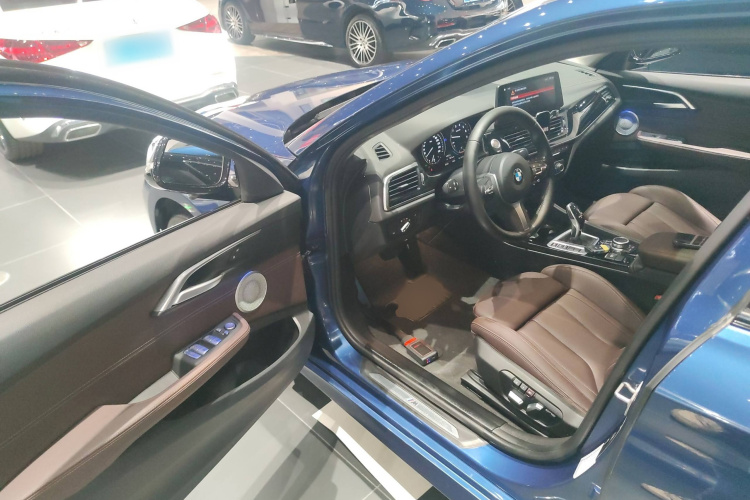 宝马1系 2021款 改款 125i M运动曜夜版中控内饰7003