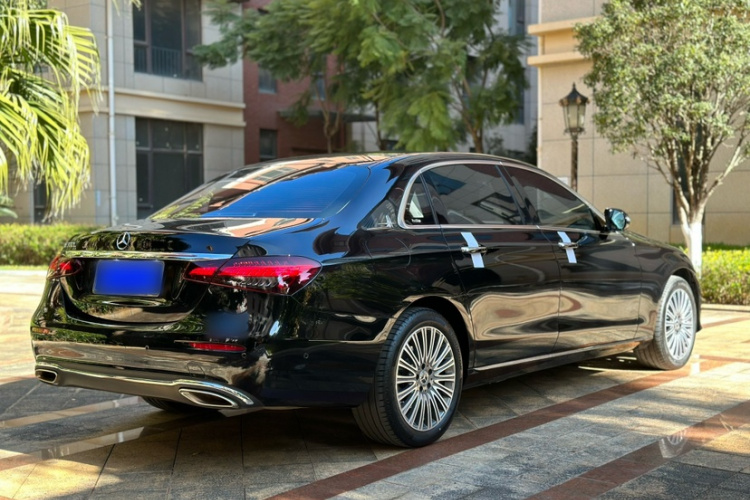 奔驰E级 2023款 改款 E 300 L 时尚型车身外观6002