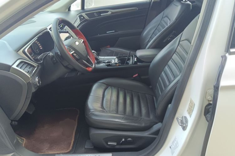 福特 蒙迪欧 2013款 2.0L GTDi240至尊型中控内饰19