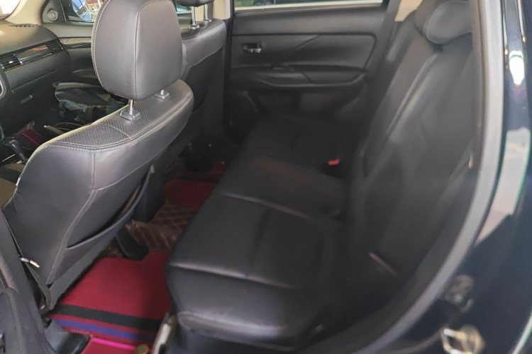 三菱 欧蓝德 2017款 2.0L 两驱荣耀版 5座中控内饰7004