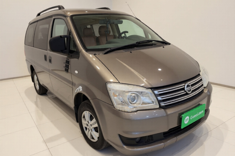 东风风行 菱智 2015款 M5 Q7 2.0L 9座长轴舒适型车身外观3