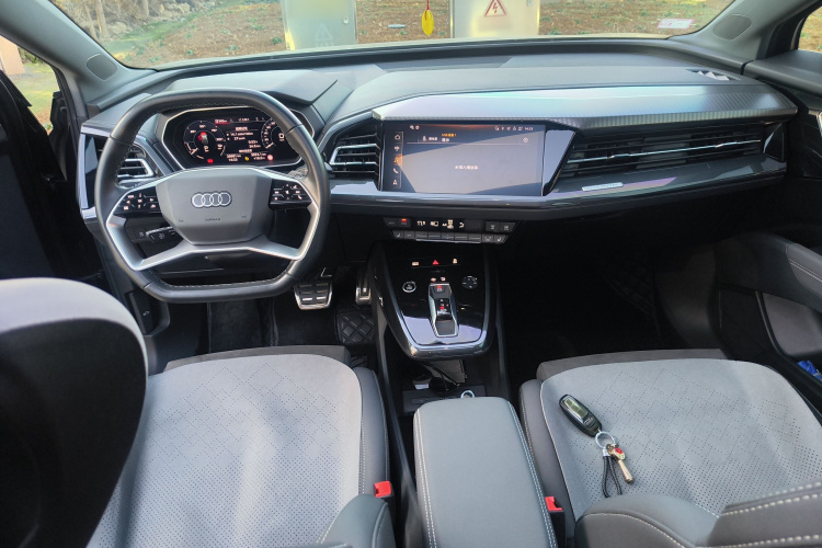 奥迪Q4 e-tron 2023款 40 e-tron 创境版中控内饰12