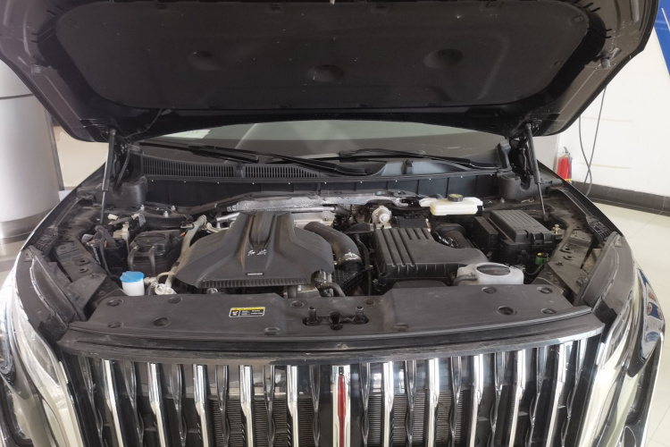 红旗HS7 PHEV 2024款 2.0T PHEV 四驱旗畅版 6座机舱底盘24