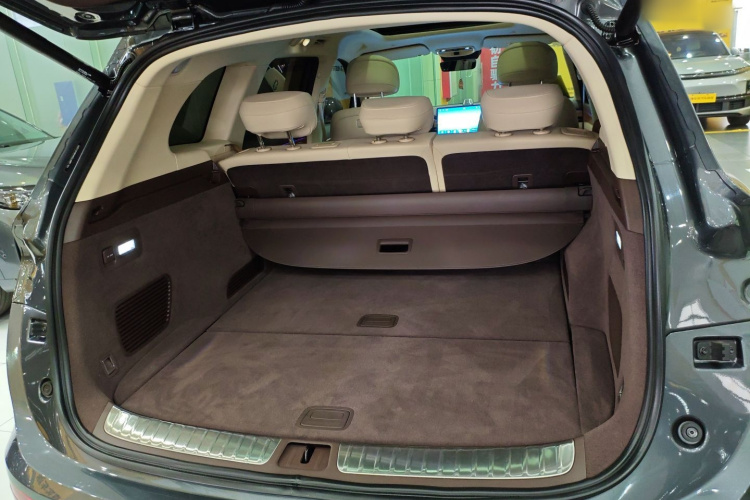 鸿蒙智行 问界M7 2024款 1.5T 四驱Plus版 5座机舱底盘23