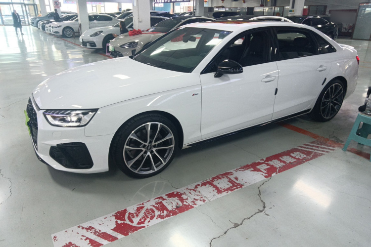 奥迪A4L 2023款 40 TFSI quattro 豪华动感型车身外观4