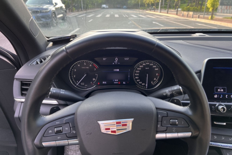 凯迪拉克CT4 2022款 28T 豪华型中控内饰7011