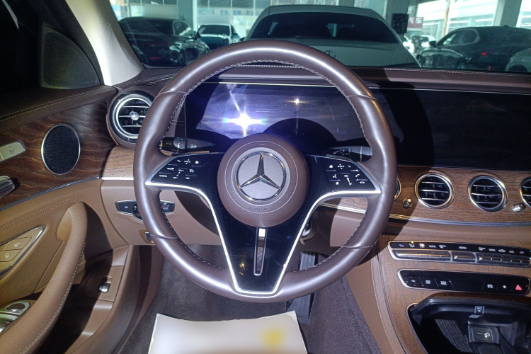 奔驰E级 2023款 改款 E 300 L 时尚型局部细节13
