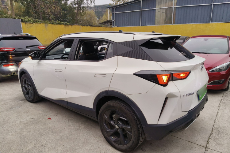 广汽传祺 传祺GS3 2023款 影速 270T 劲享版车身外观4