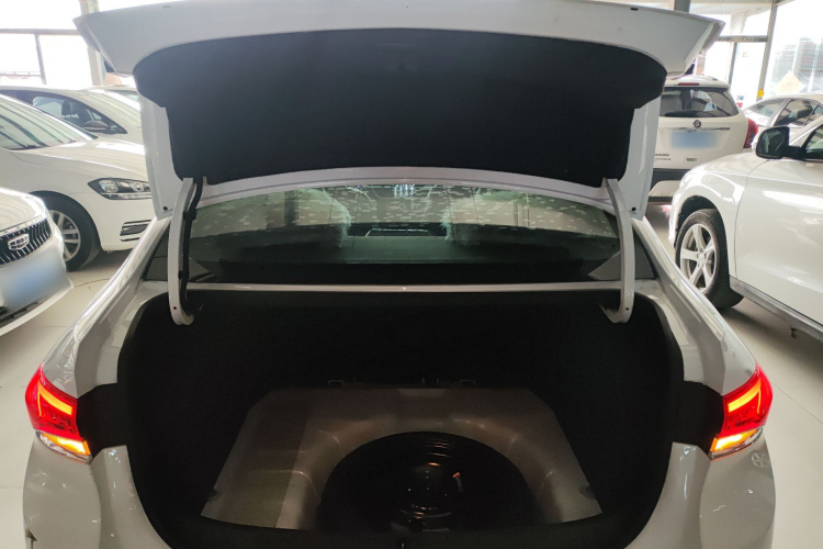 别克 英朗 2019款 18T 自动互联精英型 国VI机舱底盘23