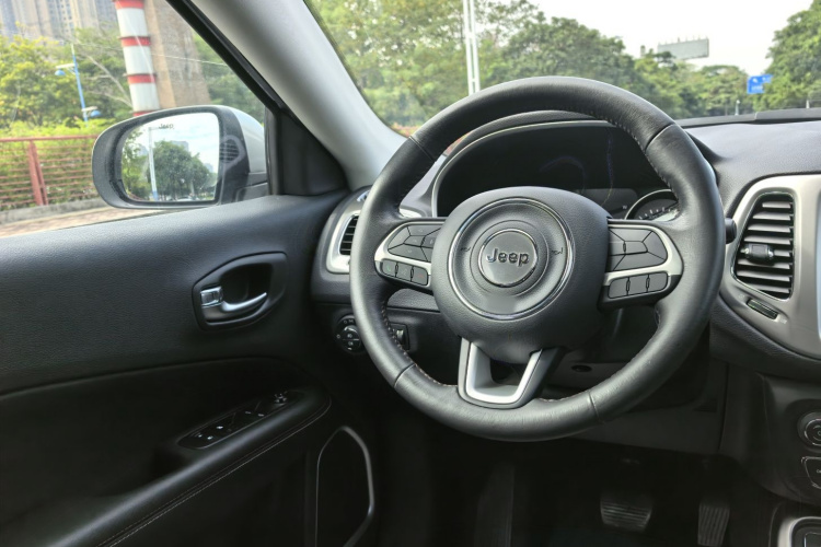 Jeep 指南者 2017款 200T 自动家享版中控内饰7004