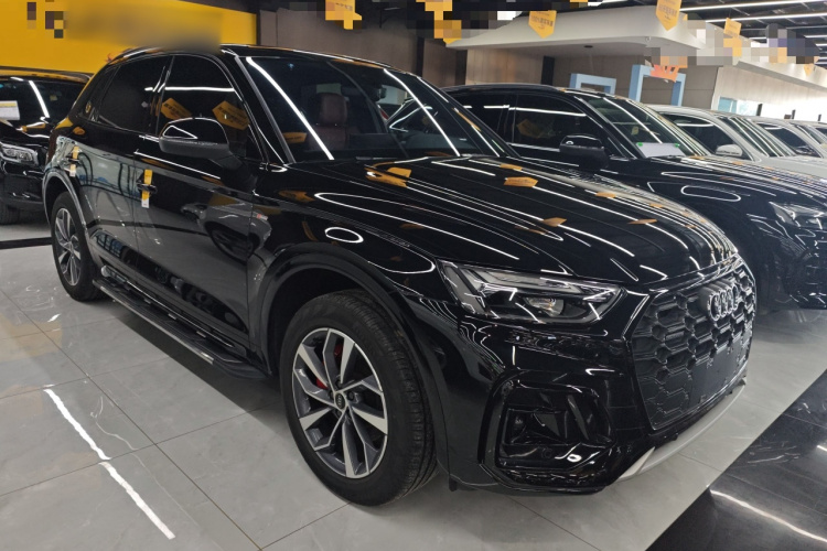 奥迪Q5L 2024款 40 TFSI 豪华动感型车身外观3