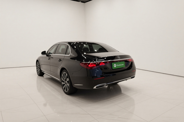 奔驰E级 2025款 E 300 L 豪华型车身外观5