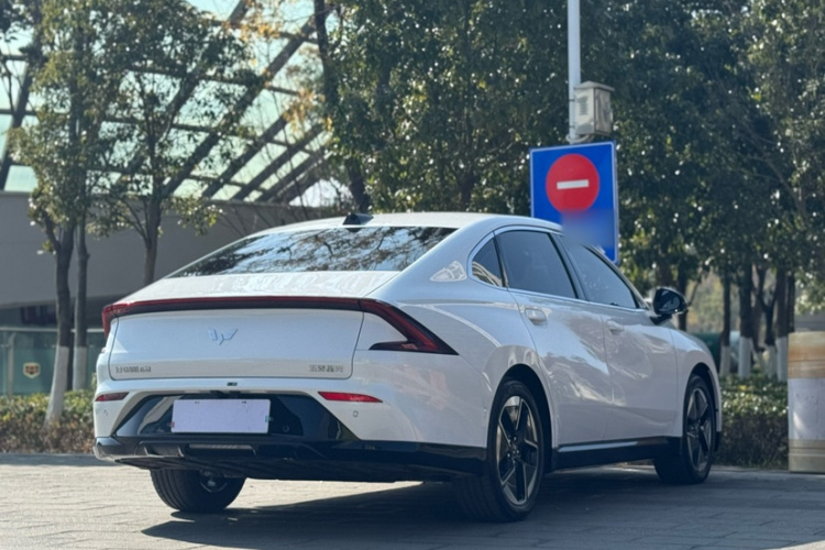 五菱汽车 五菱星光 2025款 610km 智能旗舰型车身外观6001