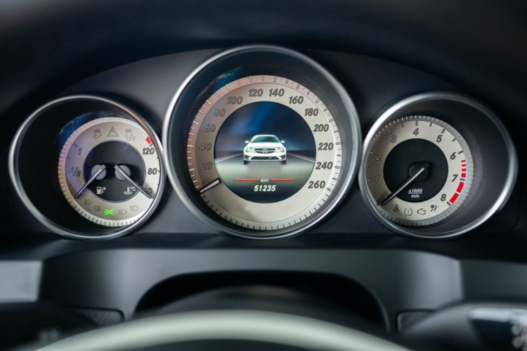 奔驰E级(进口) 2014款 E 200 轿跑版中控内饰7004