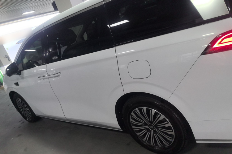 比亚迪 夏 2025款 DM-i 1.5T 180km 超越型车身外观4