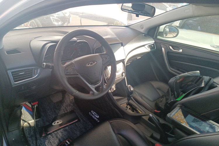 奇瑞 艾瑞泽5 2016款 1.5L CVT领潮版中控内饰12