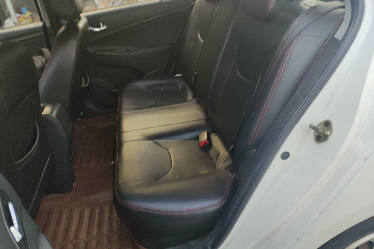 奇瑞 艾瑞泽3 2015款 1.5L 手动够真版中控内饰21