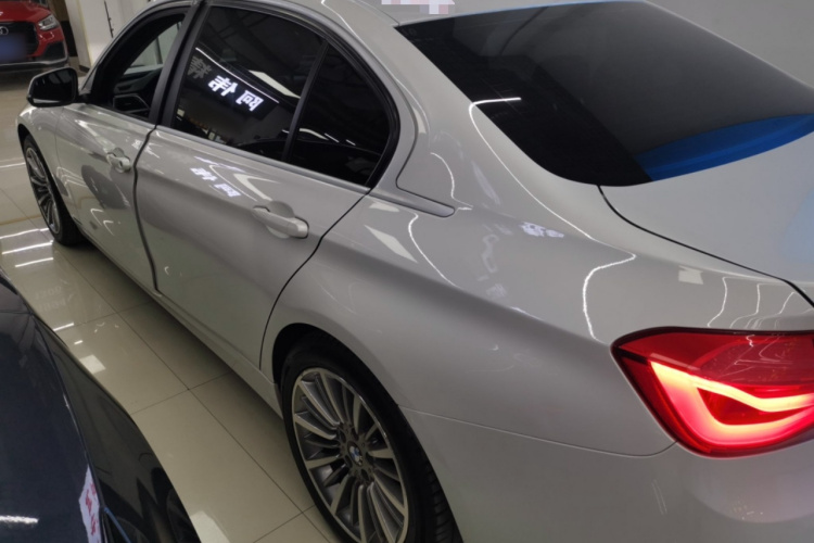 宝马3系 2019款 320Li 时尚型车身外观4