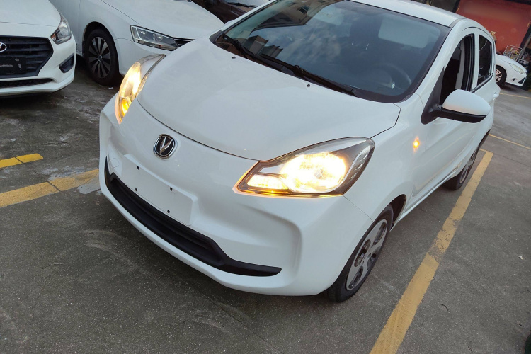 长安欧尚 奔奔E-Star 2020款 心悦版 磷酸铁锂（31.18kWh）车身外观1