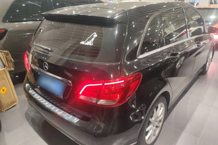 奔驰B级 2015款 B 200 动感型车身外观7