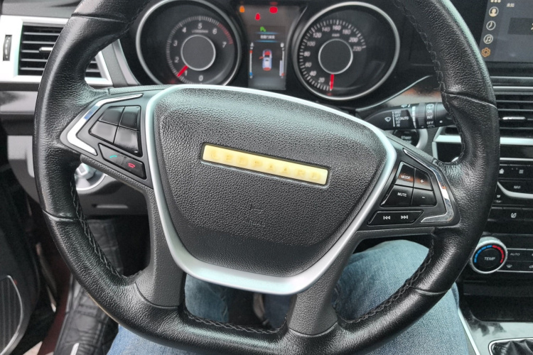 猎豹汽车 猎豹CS10 2017款 1.5T 手动尊贵型中控内饰13