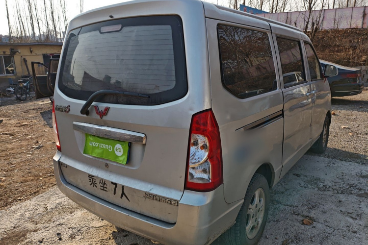 五菱汽车 五菱荣光 2014款 1.2L S 标准型车身外观7