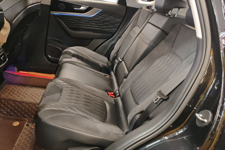 红旗HS5 2022款 改款 2.0T 智联旗享版中控内饰21