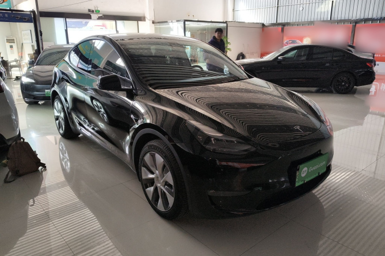 特斯拉 Model Y 2022款 改款 长续航全轮驱动版车身外观3