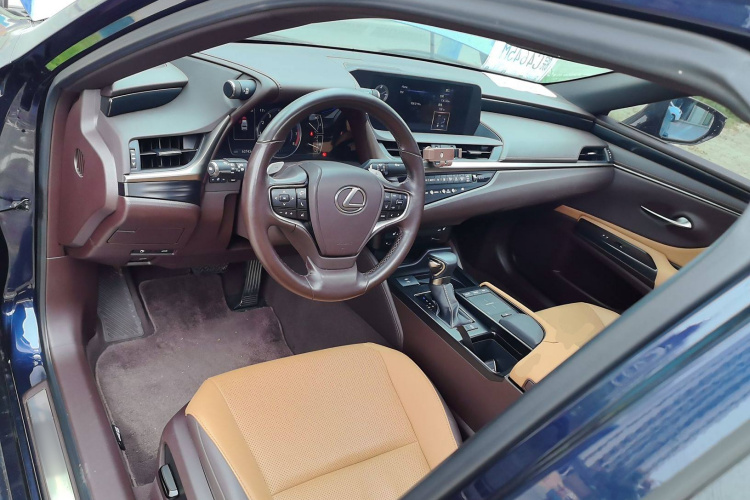 雷克萨斯ES 2020款 200 卓越版中控内饰12