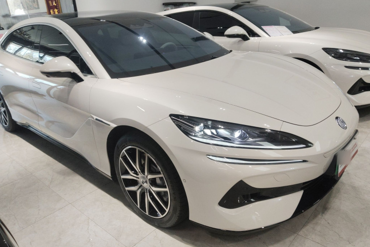 腾势Z9 2024款 1100km 四驱Max版车身外观3