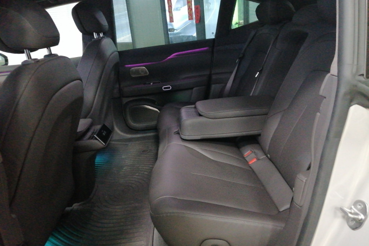 蔚来ET7 2022款 100kWh中控内饰21