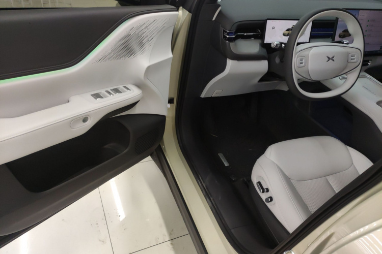 小鹏G6 2025款 725 超长续航 Max 旗舰版中控内饰7003