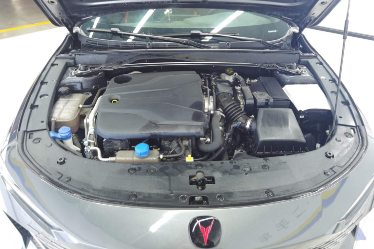 长安UNI-V 2023款 1.5T 尊享型机舱底盘24