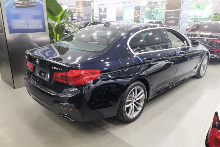 宝马5系 2020款 525Li M运动套装车身外观7