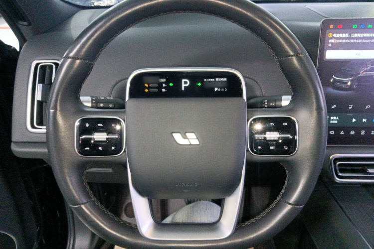 理想汽车 理想L9 2022款 Max中控内饰13