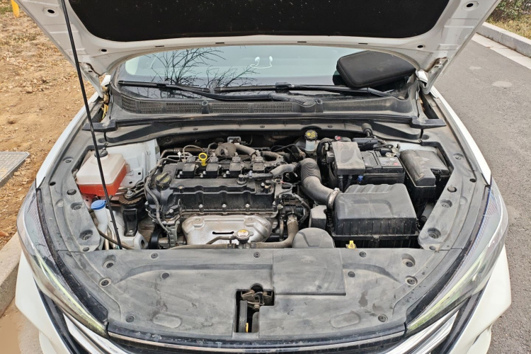 长安 逸动 2022款 PLUS 1.6L GDI 手动精英型局部细节24