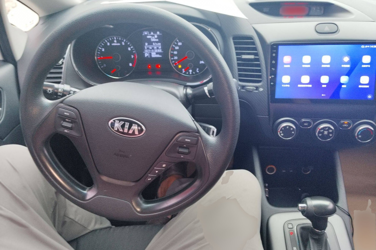 起亚K3 2013款 1.6L 自动GL中控内饰7002