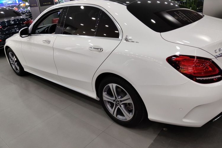 奔驰C级 2020款 改款 C 260 L 运动版车身外观4