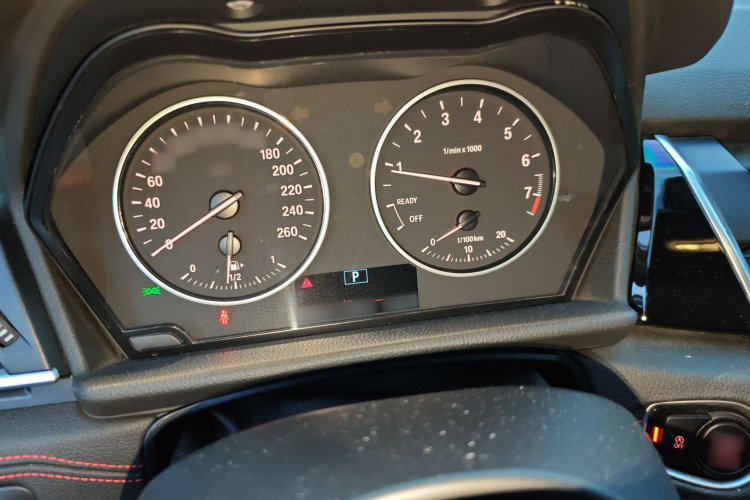 宝马2系多功能旅行车 2015款 218i 运动设计套装局部细节14