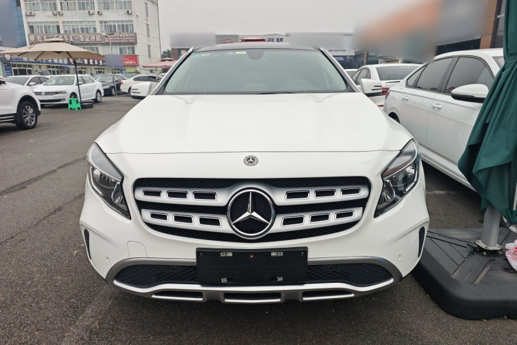 奔驰GLA 2019款 GLA 200 动感型车身外观2