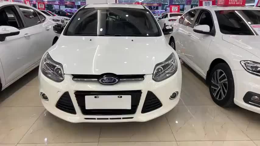 福特 福克斯 2012款 两厢 2.0L 自动豪华运动型实拍1