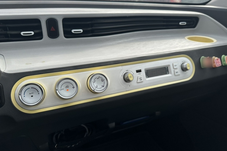 五菱汽车 宏光MINIEV 2021款 马卡龙时尚款 磷酸铁锂中控内饰7007