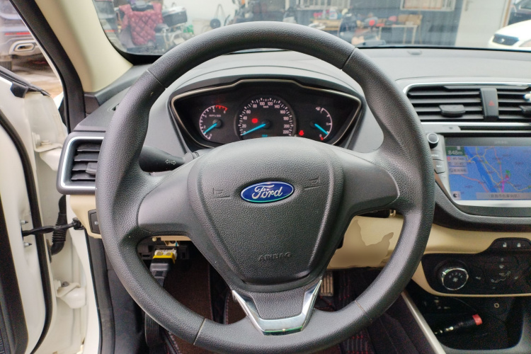 福特 福睿斯 2015款 1.5L 手动舒适型局部细节13